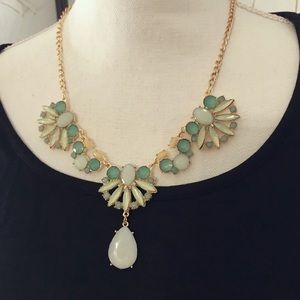 SOLD!🙌💃Beautiful statement necklace